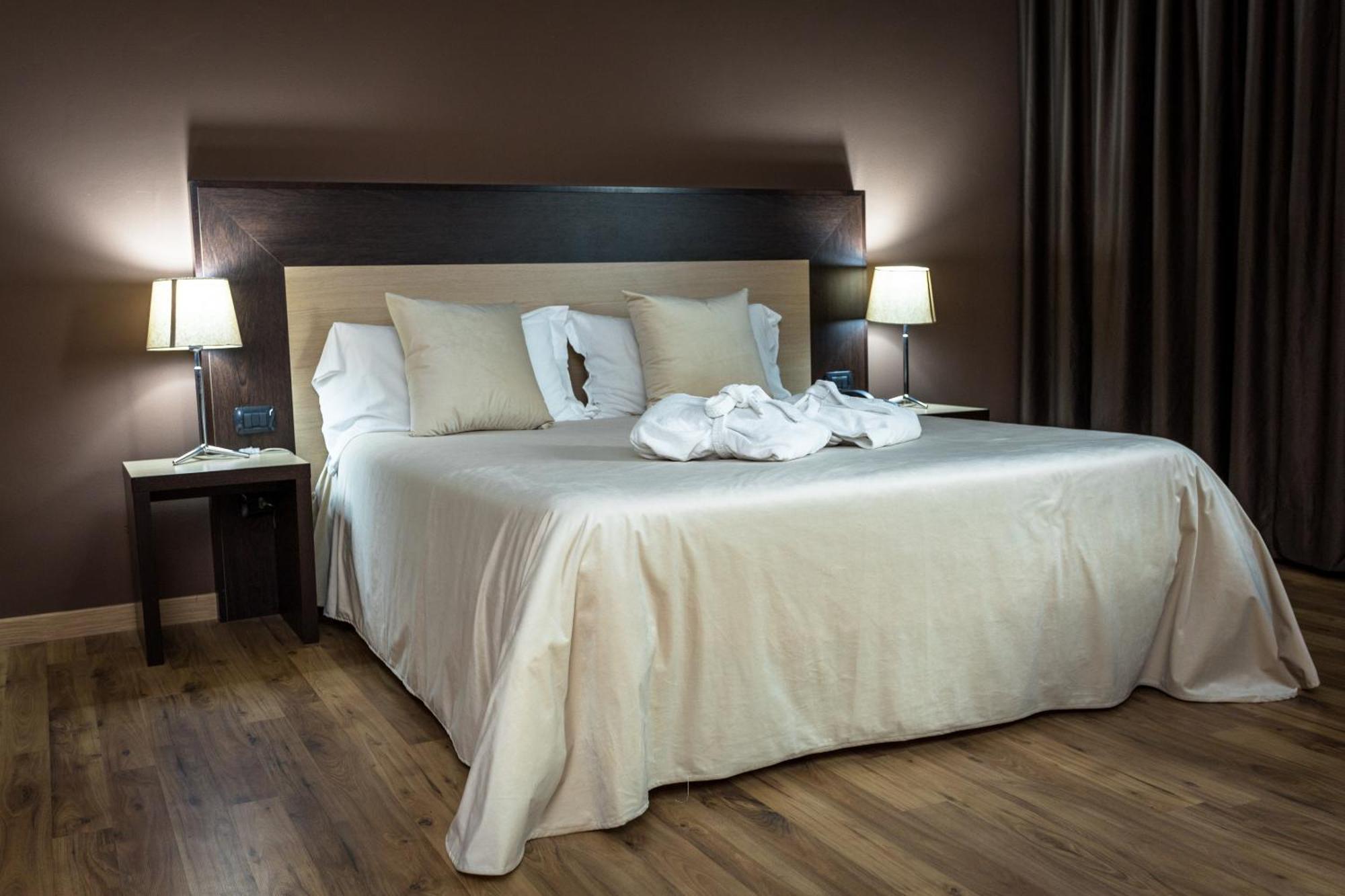 Hotel Don Camillo 브레셀로 외부 사진